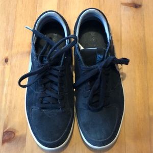 Men’s Nike skate style shoes size 9